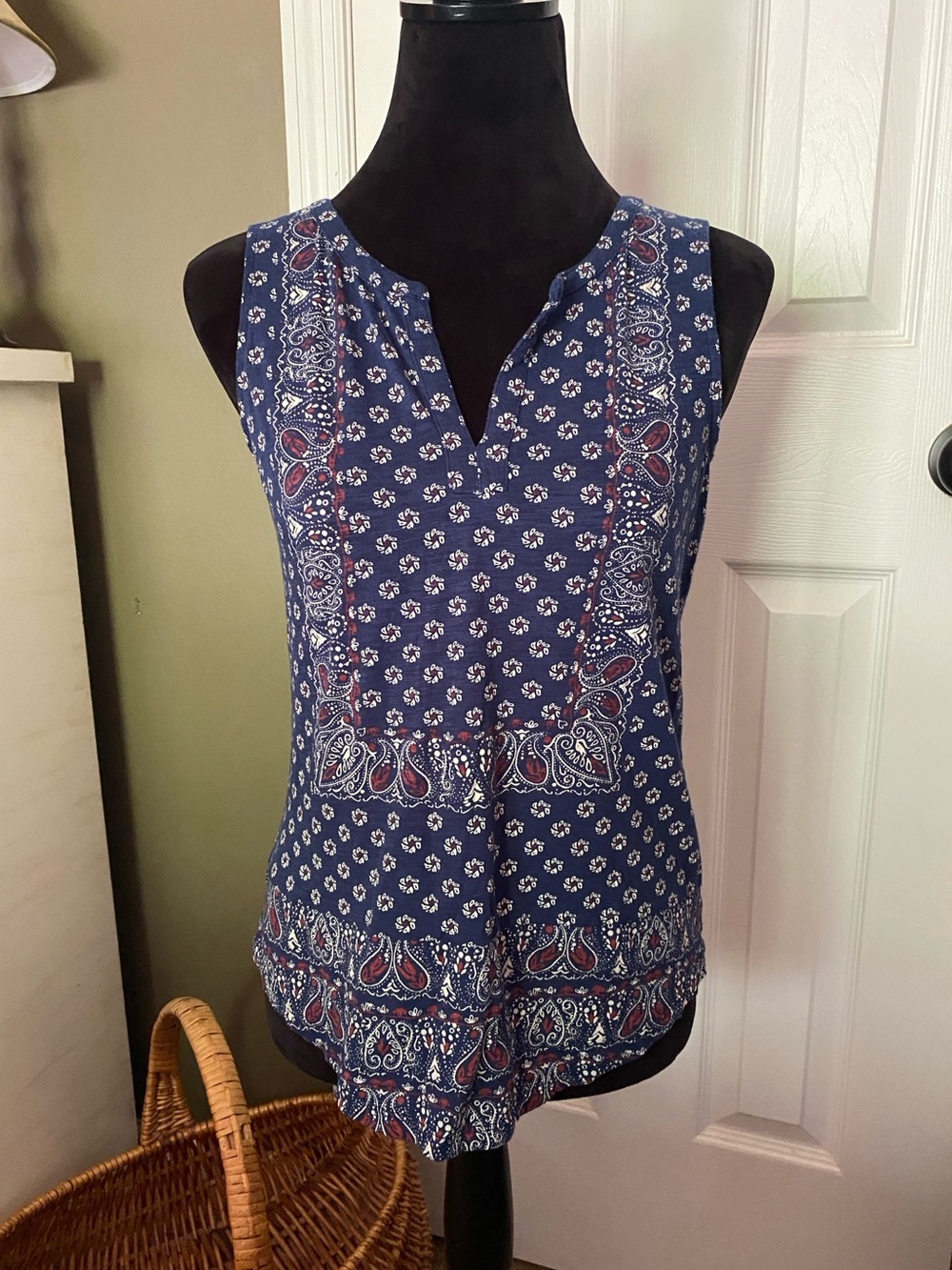 Lucky Brand - Sleeveless Navy Paisley Print V-Neck Top - size S (women’s)